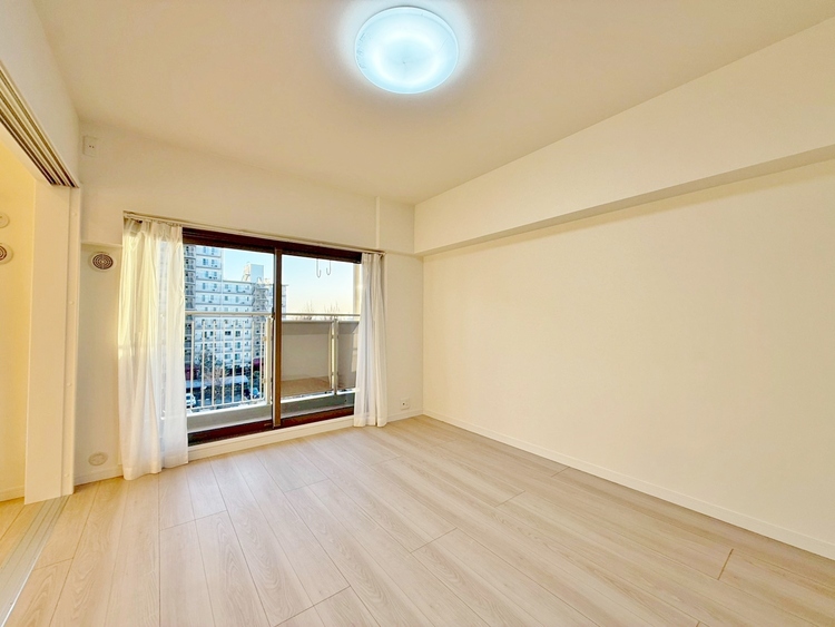 寝室 ベッドも十分に設置するスペースがあります。