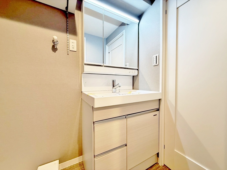 洗面 何かと物が増える場所だからこそ、スッキリと見映えの良い空間に。