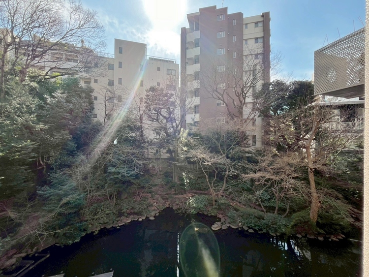 バルコニー 窓を開けると広がる青空。心をリフレッシュして日々を過ごしていきましょう。