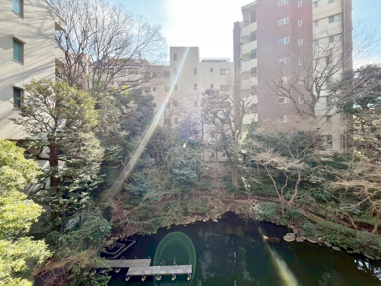 バルコニー 頬をなでる、優しい風を感じることが出来ます。