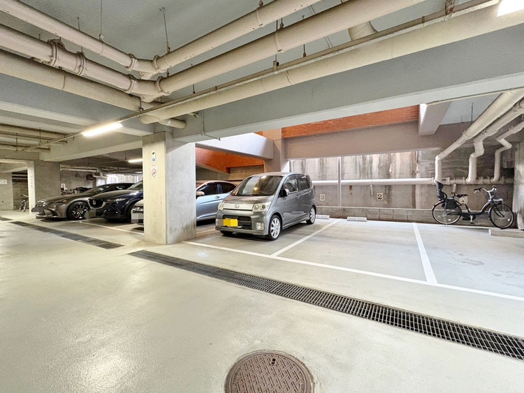 駐車場 本物件の駐車スペースです。車種制限のある場合もございますので、お気軽にお問い合わせくださいませ。