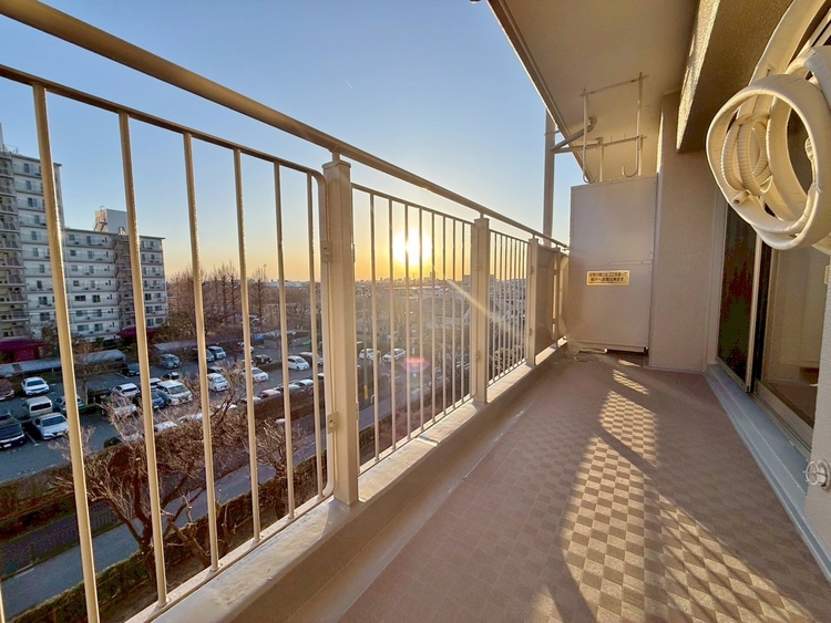 バルコニー 暮らしの中で、光と風を演出してくれるバルコニー。