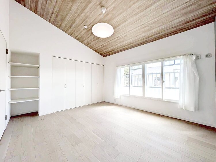 内装 収納スペースが付いていて、お部屋を広く使っていただけます。