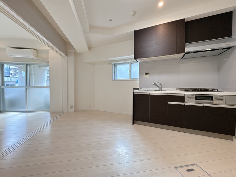 居間 居心地の良い空気感は、暮らしのステージを彩り、心からのやすらぎと満足感を与えてくれます。