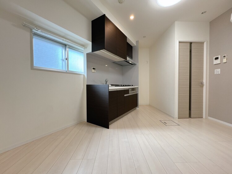 居間 飾り過ぎないシンプルな内装と偏り過ぎないデザインで統一しました。