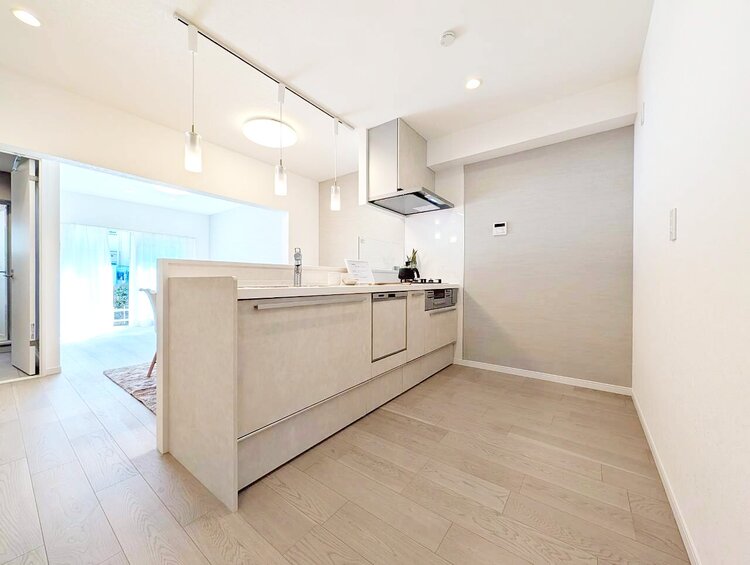 キッチン スマートな意匠と充実の機能を備えたキッチンが、暮らしにおいしい彩りを添えます。