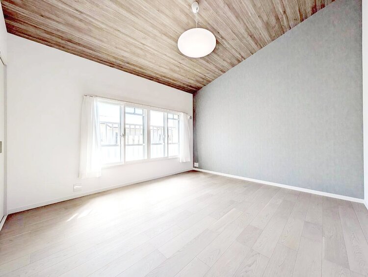 寝室 ベッドも十分に設置するスペースがあります。