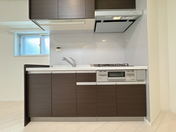 キッチン スマートな意匠と充実の機能を備えたキッチンが、暮らしにおいしい彩りを添えます。