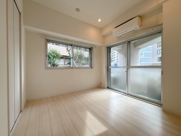 寝室 ベッドも十分に設置するスペースがあります。