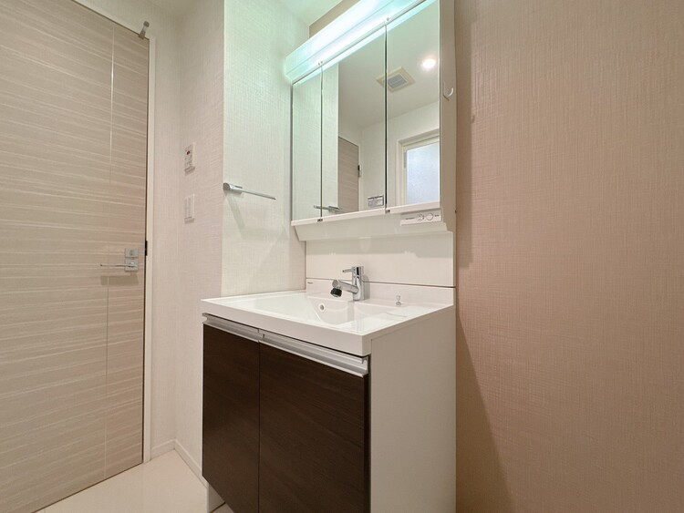 洗面 何かと物が増える場所だからこそ、スッキリと見映えの良い空間に。