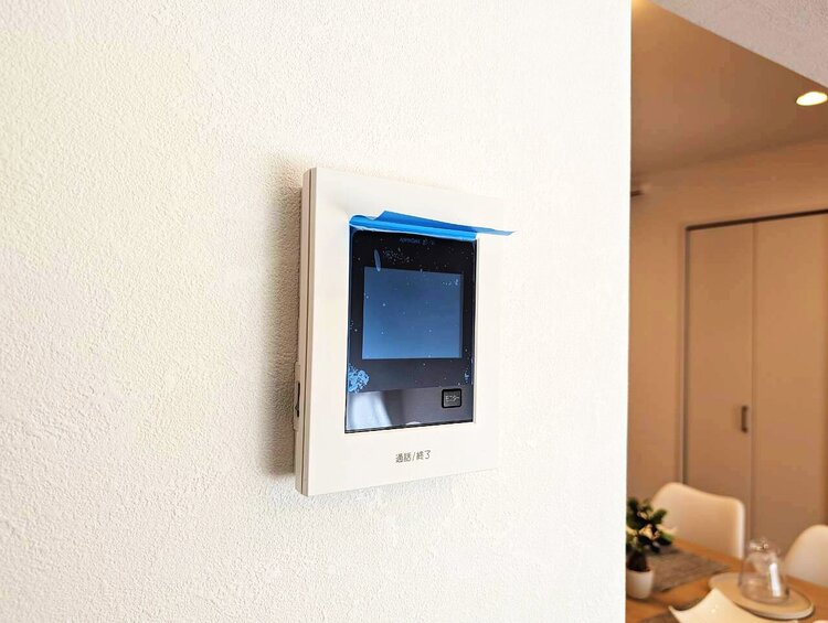 設備 来訪者と通話ができ、モニターで姿が確かめられるインターホンを採用。暮らしの安心感を一層高めます。