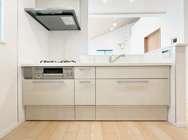 キッチン スマートな意匠と充実の機能を備えたキッチンが、暮らしにおいしい彩りを添えます。