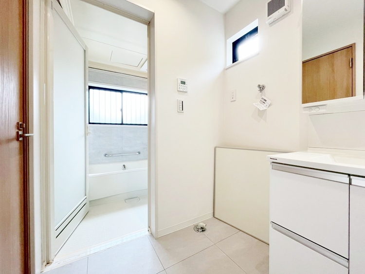 洗面 清潔感と心地よさを重視した、上質感漂うパウダールーム。