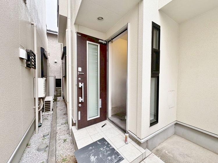 玄関 玄関を開ければ、そこは安らぎのご自宅。