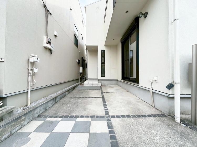 駐車場 本物件の駐車スペースです。車種制限のある場合もございますので、お気軽にお問い合わせくださいませ。