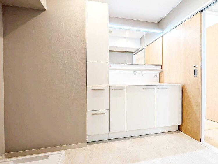 洗面 何かと物が増える場所だからこそ、スッキリと見映えの良い空間に。