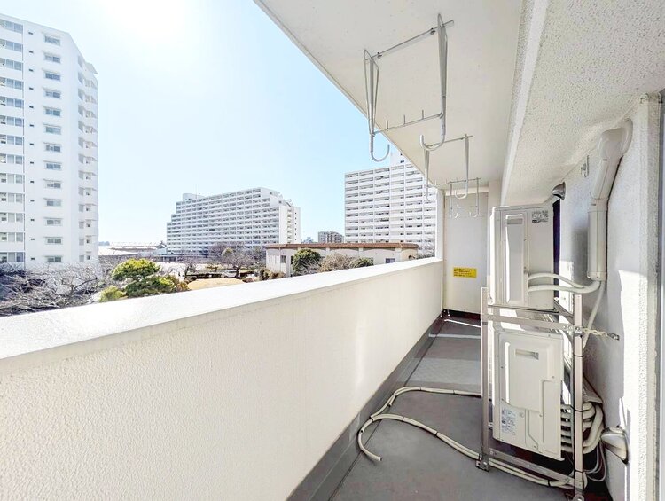 バルコニー 暮らしの中で、光と風を演出してくれるバルコニー。