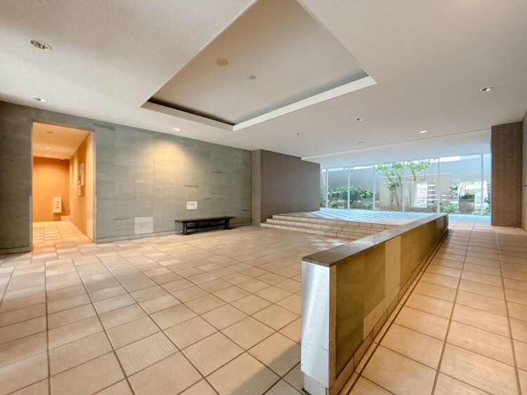 エントランス エントランス内部は、管理が行き届き清潔な共有スペースとなっています。