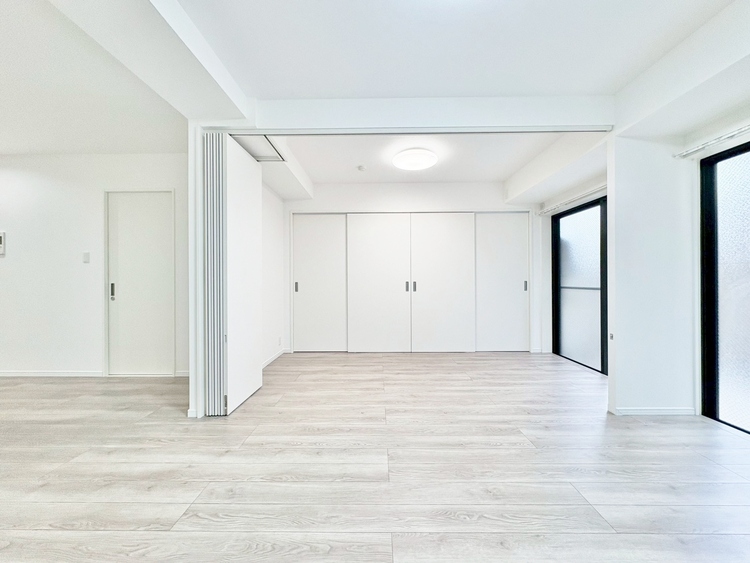 居間 飾り過ぎないシンプルな内装と偏り過ぎないデザインで統一しました。