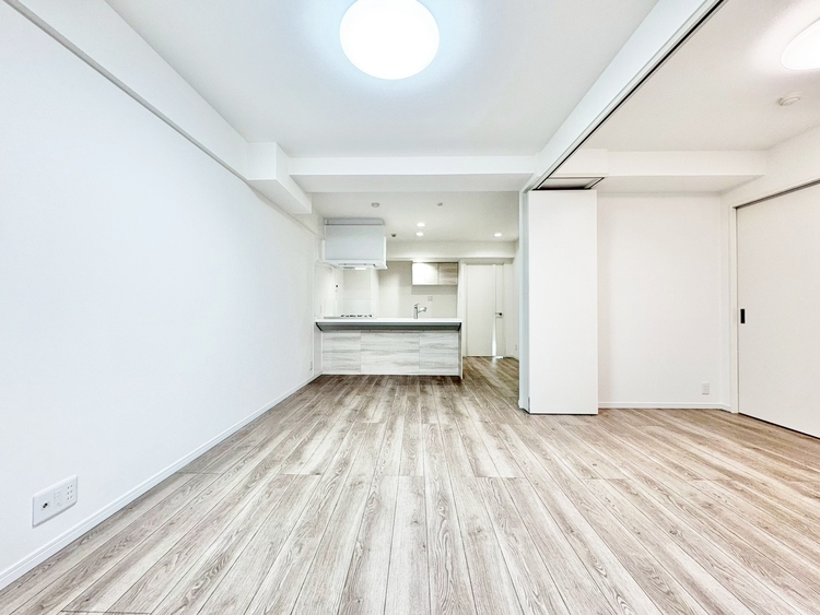 居間 快適に過ごす毎日を求めて、暮らしの中でご自身の「マイホーム」に創り上げてください。