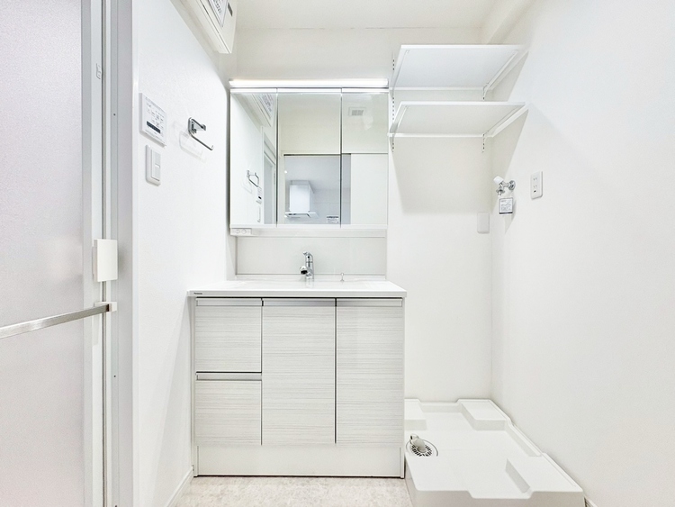 洗面 清潔感と心地よさを重視した、上質感漂うパウダールーム。