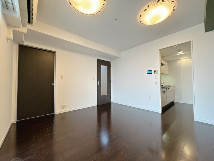 居間 居心地の良い空気感は、暮らしのステージを彩り、心からのやすらぎと満足感を与えてくれます。