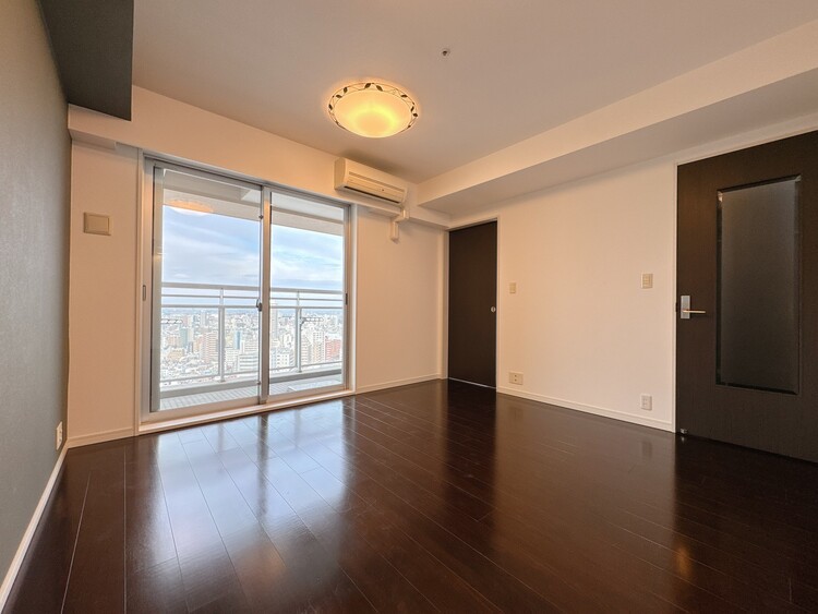 居間 飾り過ぎないシンプルな内装と偏り過ぎないデザインで統一しました。