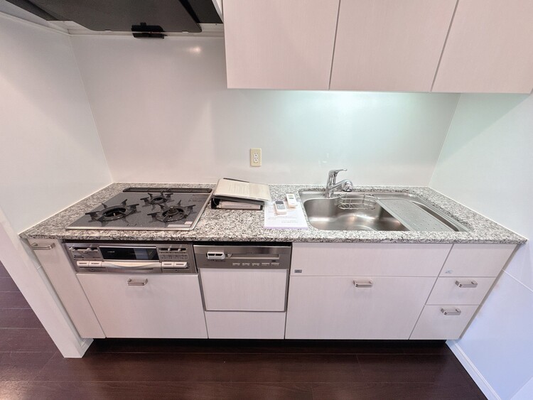 キッチン 洗練されたスタイリッシュなデザイン性と使いやすさを備えた仕様。