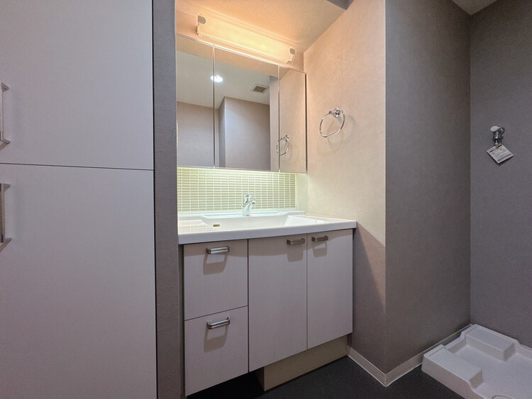 洗面 何かと物が増える場所だからこそ、スッキリと見映えの良い空間に。