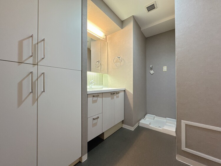 洗面 清潔感と心地よさを重視した、上質感漂うパウダールーム。