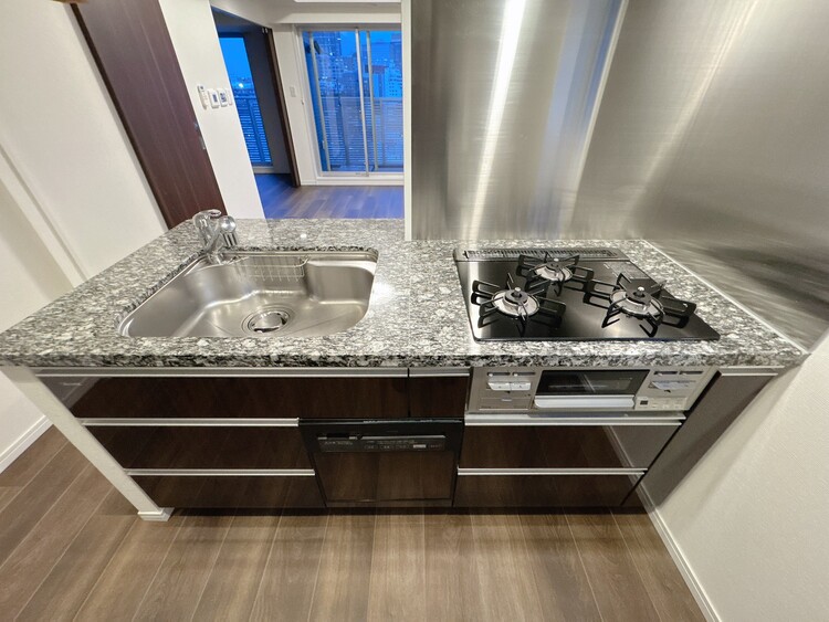 キッチン 洗練されたスタイリッシュなデザイン性と使いやすさを備えた仕様。