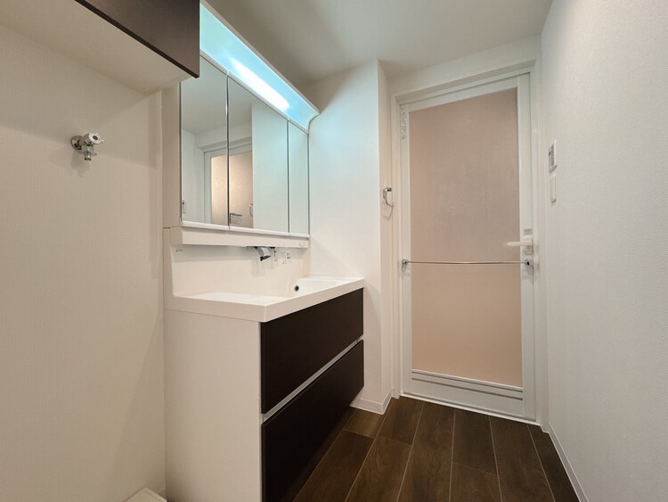 洗面 清潔感と心地よさを重視した、上質感漂うパウダールーム。