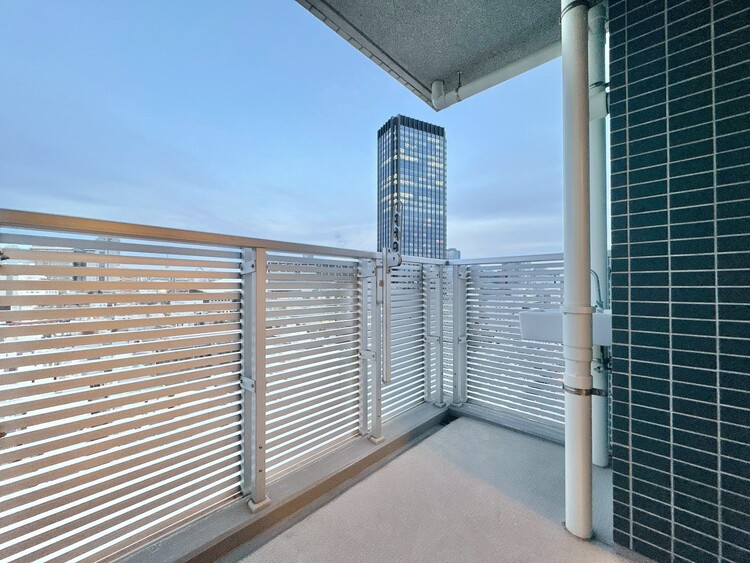 バルコニー 暮らしの中で、光と風を演出してくれるバルコニー。