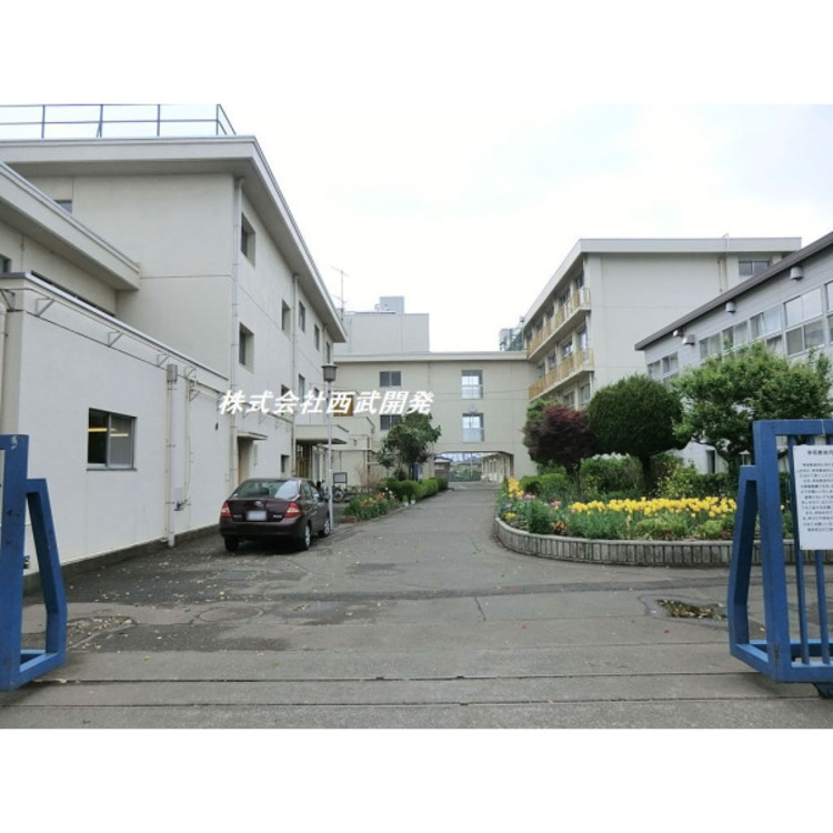 周辺 第一中学校(約930m)