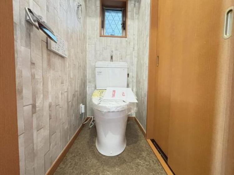 トイレ 換気と明るさに配慮した、清潔感のあふれるトイレです。落ち着いた空間で安らぎのひとときをお過ごしいただけます。