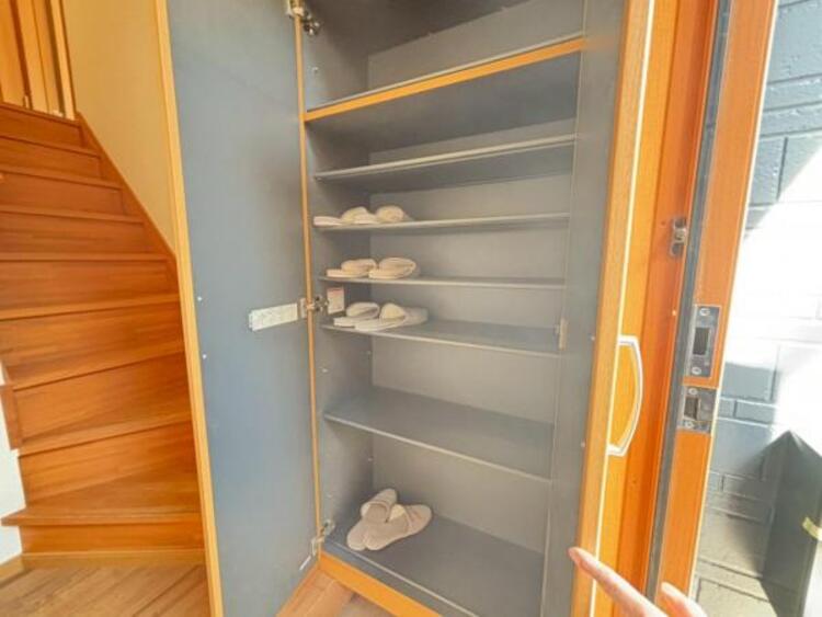 収納 シューズボックスにはご家族みんなの靴をたっぷりの収納できます。