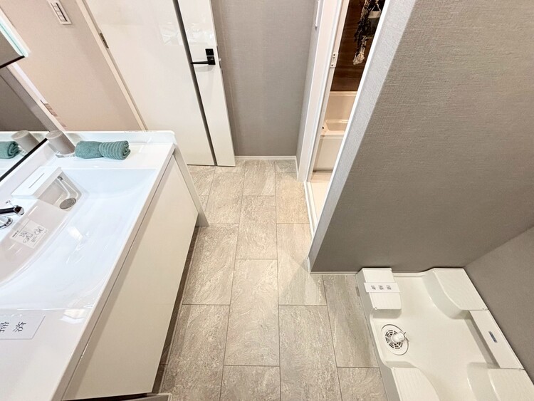 その他 十分な広さの脱衣所。