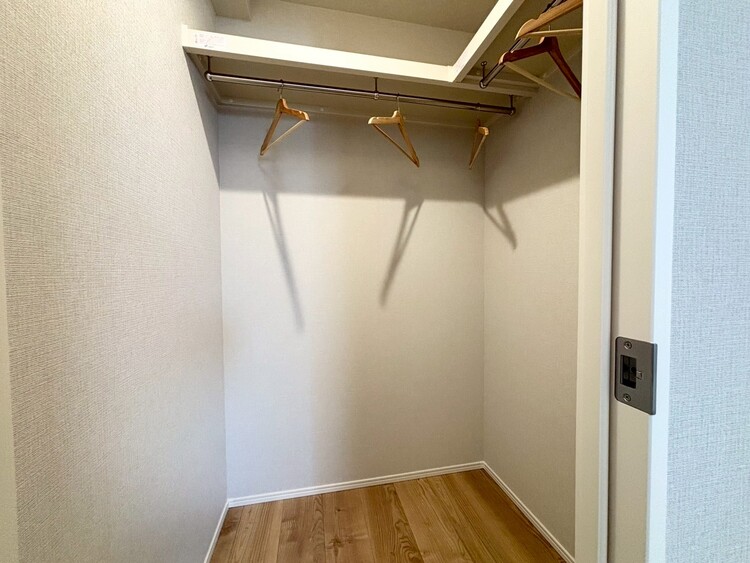 その他 収納スペースが付いていて、お部屋を広く使っていただけます。