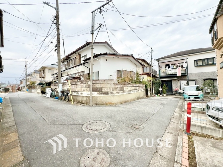 内装 【自身の道】華道、剣道、そしてここで暮らす者の正道。物事の正しい考えや愛する家族とのコミュニケーション。そんな考えの暮らし方がこの空間にも散りばめられている。