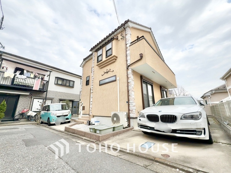 内装 【隠された美しさ】流麗な音楽が流れているような繊細でいながら整然かつ堅牢なこの空間。この空間は確かに美しい。しかし、そこには美しさ以上のものが隠されている。