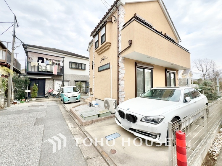 内装 【スペシャルシーン】デイリーシーンからスペシャルシーンまで様々なシーンで使用出来る、フレキシブルで飽きのこないこの空間。僕の頭の中では大好きなソファとダイニングテーブルと家族の笑顔が広がっていた