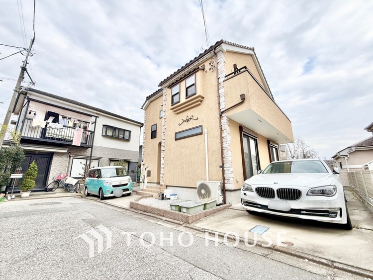 外観 窓を開けベランダに出ると当所なく広がる街と空のスクリーン。風が凪ぎ一時停止する目の前の画面の中、僕は一体何を考えていたのだろう。牧歌な街並みが僕を穏やかにさせてくれる。