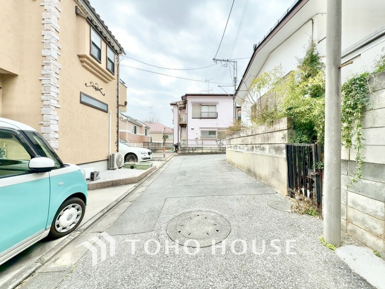 キッチン 【癒しの空間】室内構成に拘り採光とセンスを散りばめた空間。それは『柔らかさ』に似た素敵な居場所。そこに暮らす人のことを考えつくり出したものは『癒し』という心地よい居場所なんだと思う。