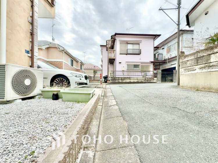 キッチン 【豪華絢爛】事も無げに美しく、伝えるには筆舌に尽くし難い。豪華絢爛や華美と言う事ではなく、住まう者にとって暮らし易く心地がいいと言う美しさがこの住まいには込められている。