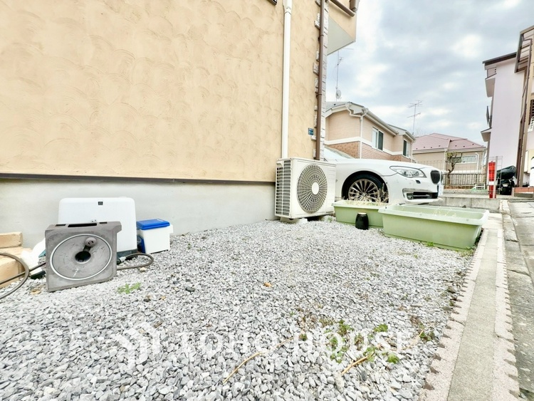 キッチン 【素敵な空間】君の姿に一瞬足を止めていた。美しくて惑わされてしまった自分が信じられない位素敵な空間。そしてこの空間に君がいて喜び歌を歌う僕が燥いでいる。