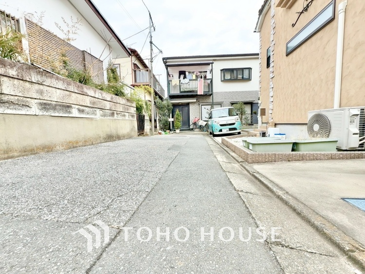 トイレ 【Toilet】トイレも全て新品に交換されており、清々しく新生活を始めることができます。白基調の清潔感のある空間に生まれ変わりました。