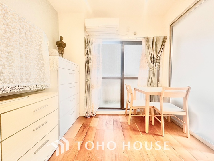 内装 ◆色彩◆この空間に放たれた光は華美なまでに演出されたデザイン。流れる時をより芳醇なコーヒーの様な色彩奏でるアダージョ。そして情景豊かな作品のような暮らしがイメージできる。