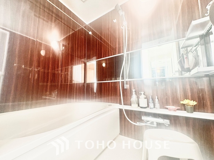 風呂 ◆浴室◆の温もりを感じ、ふわりと寄り添う太陽の妖精たちが自然と僕達を微睡ませる。うとうとしたい訳ではないがそんな時間が嫌いじゃない自分がここにいる。