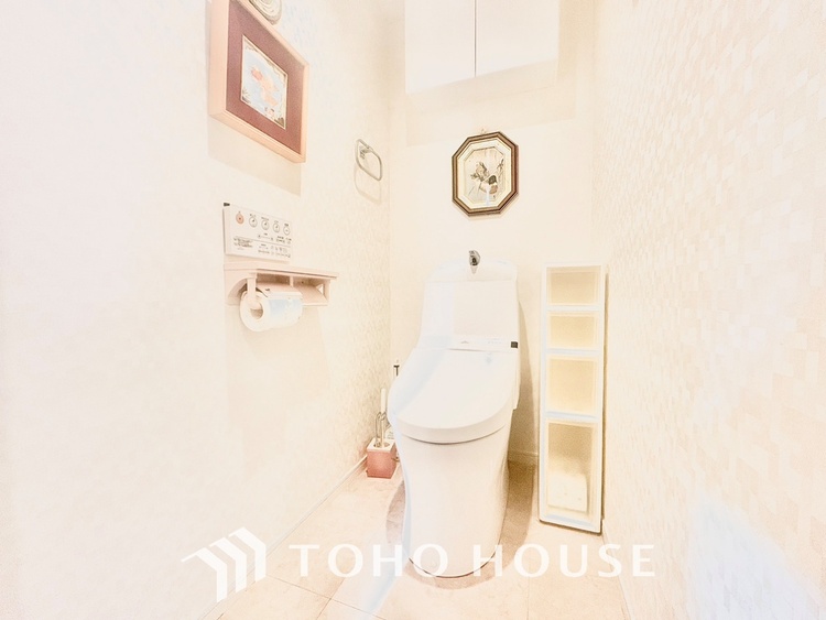 トイレ ◆トイレ◆トイレも全て新品に交換されており、清々しく新生活を始めることができます。白基調の清潔感のある空間に生まれ変わりました。