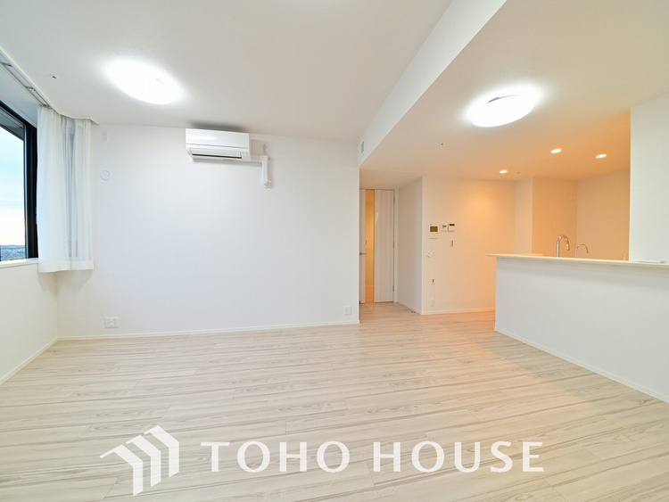 内装 広がりのある住空間、家族が集まるリビング・ダイニング